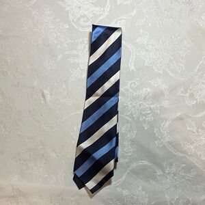 Banana Republic Navy and Cream Striped Tie